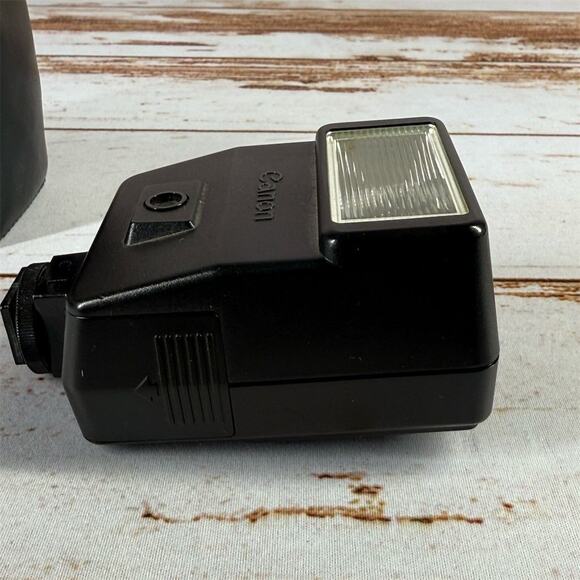 Canon 188A Speedlite Flash for Film Camera with Case - Picture 5 of 7